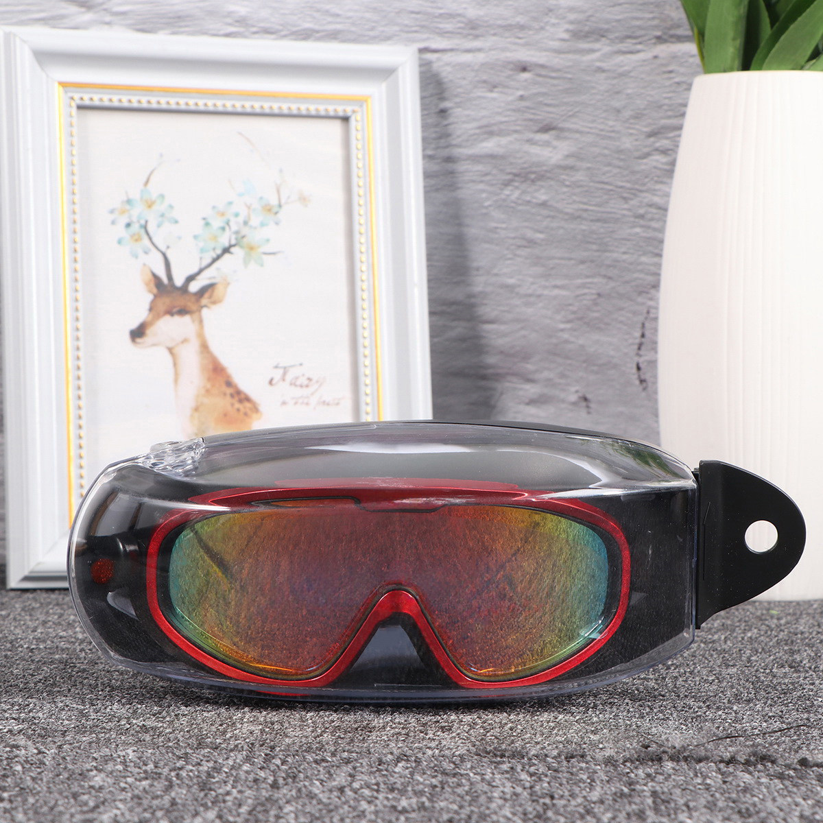 防水・曇り止め加工のスイミングゴーグル。厚みのあるシリコン製 - Goggles Swim のレビューと価格
